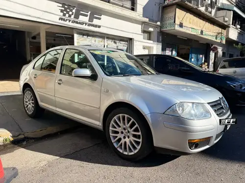 Volkswagen Bora 1.8 Highline T Tiptronic Cuero 2011