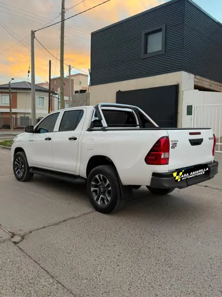 Toyota Hilux 4x2 DX 2.4 2023