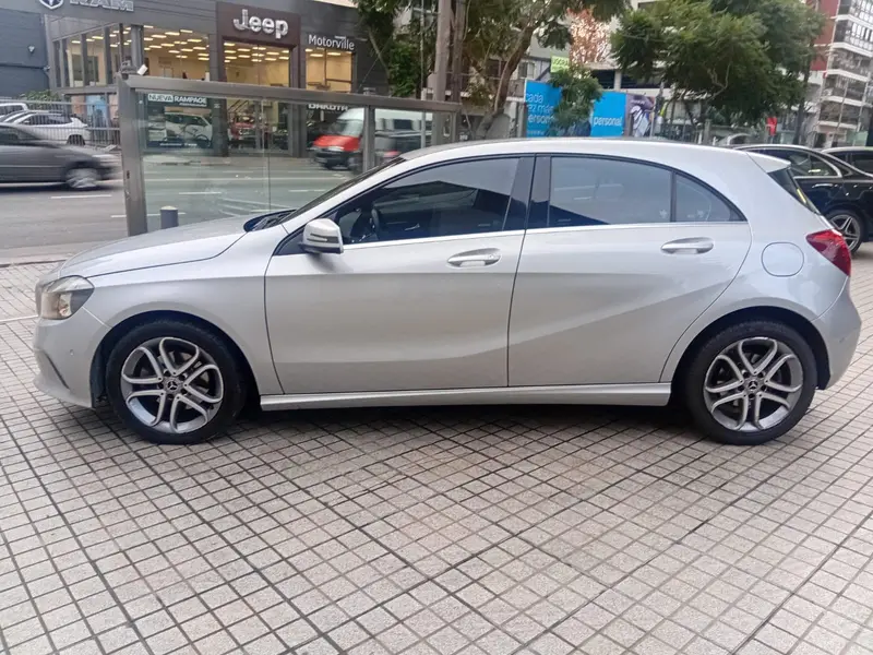 Mercedes-Benz A 200 1.6 Urban 156cv 2017
