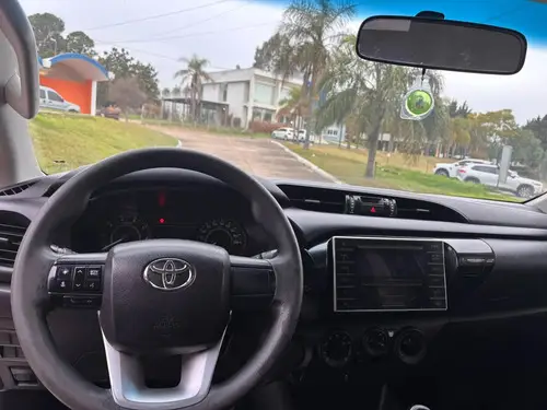 Toyota Hilux DX 2.4 4x2 TDI MT C/S 2017