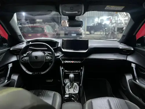 Peugeot 2008 1.0T Gt 2025