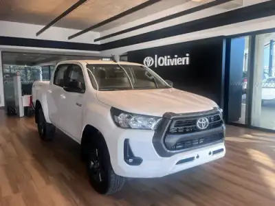 Toyota Hilux Pick-Up 2.8 Cd Sr 204Cv 4X4 At 2026
