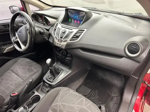 Ford Fiesta Kinetic 1.6 Titanium 120cv 2013