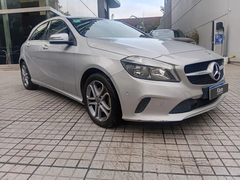 Mercedes-Benz A 200 1.6 Urban 156cv 2017