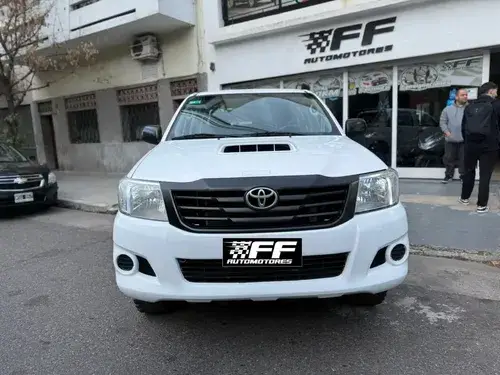 Toyota Hilux Pick-Up 2.5 Cover Cs Dx Pack 4x4 Cerrada 2014