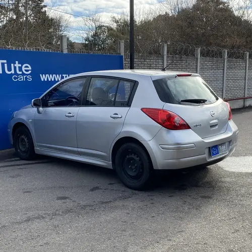 Nissan Tiida 1.8 Visia 2010