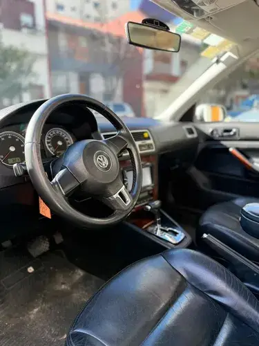 Volkswagen Bora 1.8 Highline T Tiptronic Cuero 2011