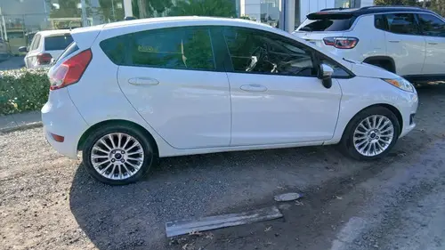 Ford Fiesta Kinetic 1.6 Se Plus 120cv 2014