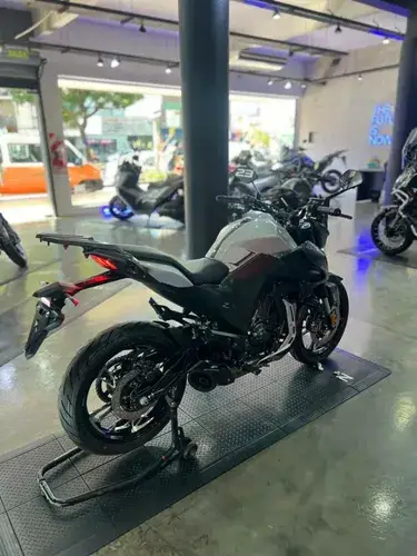 ZT 200 T2 Naked 2026