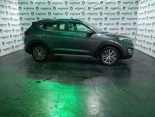 Hyundai Tucson 2.0 4X4 PREMIUM AT L16 2017