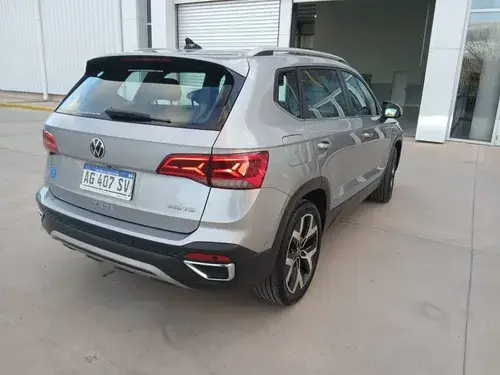 Volkswagen Taos HIGHLINE 250 TSI AT 2024