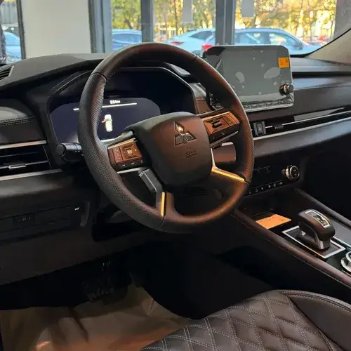 Outlander 2.5L GLS AT FULL 4WD 2026