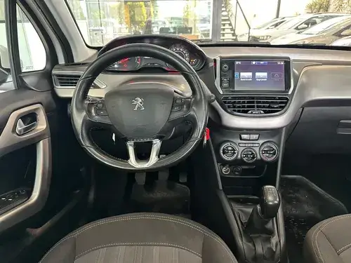 Peugeot 208 Allure 1.6 MT 2016