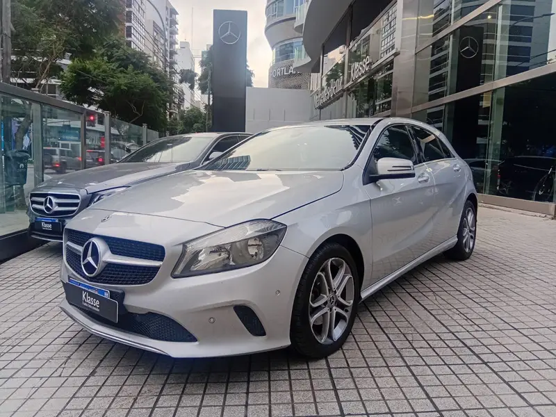 Mercedes-Benz A 200 1.6 Urban 156cv 2017