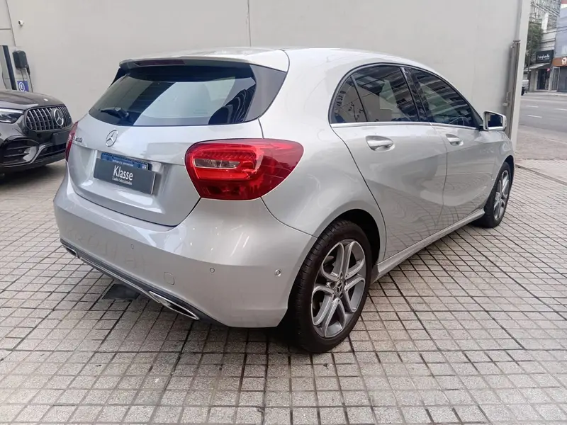 Mercedes-Benz A 200 1.6 Urban 156cv 2017