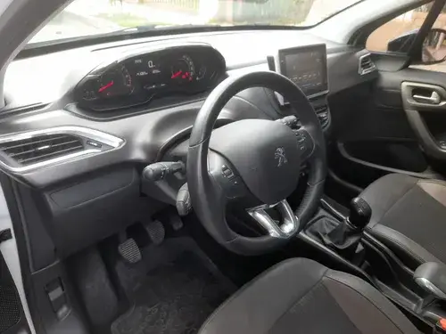Peugeot 2008 1.6 Feline 2021