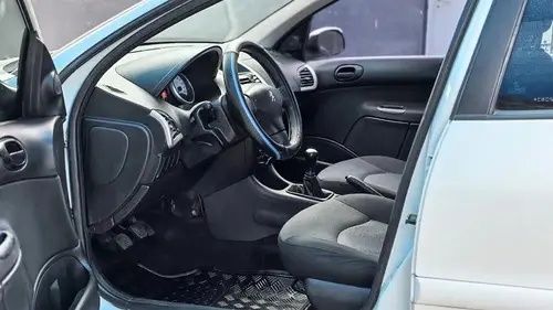 Peugeot 207 1.4 Sedan Allure 75cv 2014