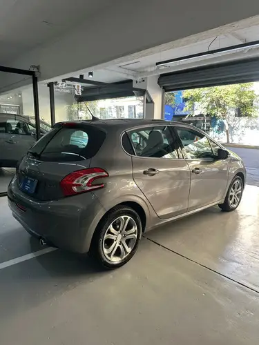 Peugeot 208 1.6 Feline 2013