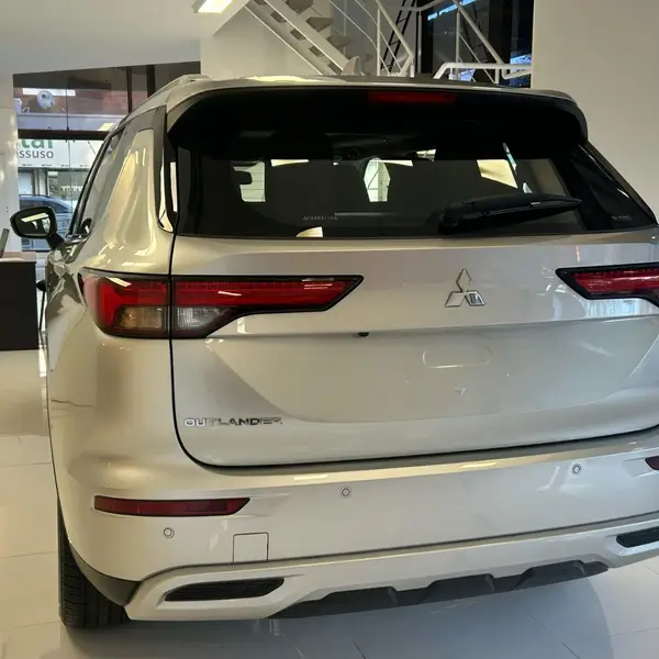 OUTLANDER 2.5L GLS 8AT 4WD Full 2026