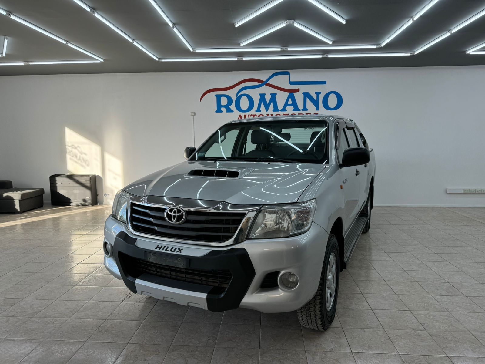 Toyota Hilux DX 2,5 4X4 MT 2012