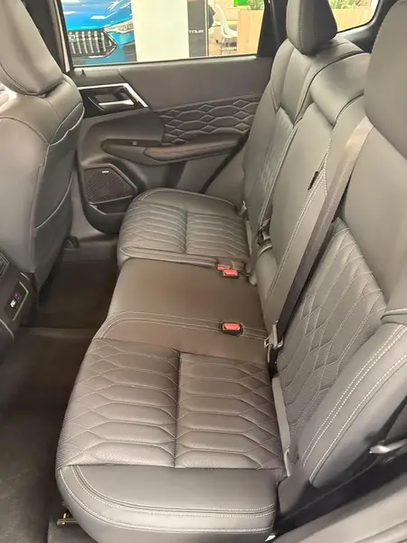 Outlander 2.5L GLS 8AT 4WD Full (MY2025) 2026