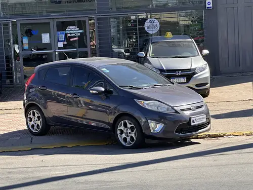 Ford Fiesta Kinetic 1.6 Design 120cv Titanium 2012