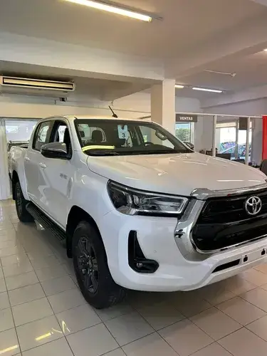 Toyota Hilux Pick-Up 2.8 Cd Srv 204Cv 4X4 At 2025