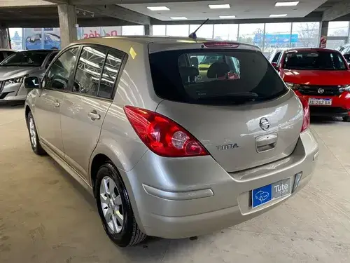 Nissan Tiida 1.8 Tekna 2012