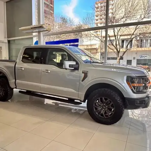 Ford F-150 5.0L V8 Tremor 4X4 At 2025