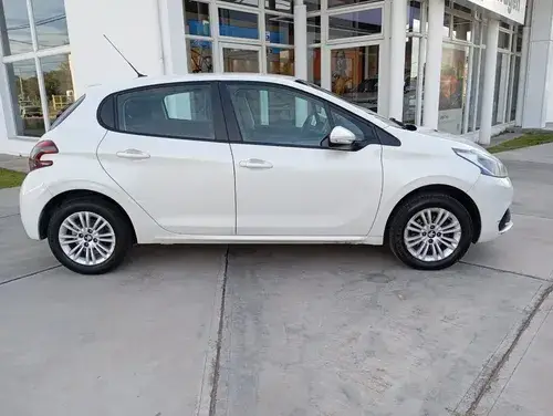 Peugeot 208 ALLURE MT 2017