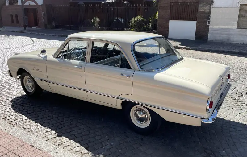 Ford FALCON AMERICANO Luneta redonda de Colección 1962
