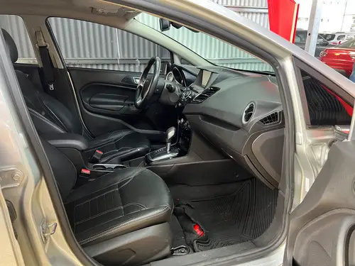 Ford Fiesta Kinetic 1.6 Titanium Powershift 120cv 2015