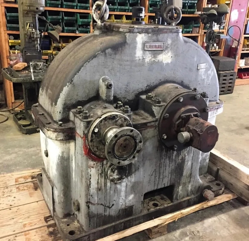 What are the common signs that indicate a centrifugal pump bearing needs replacement?