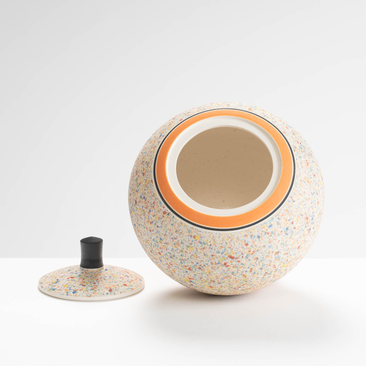 GW524Y192 Round Lidded Jar