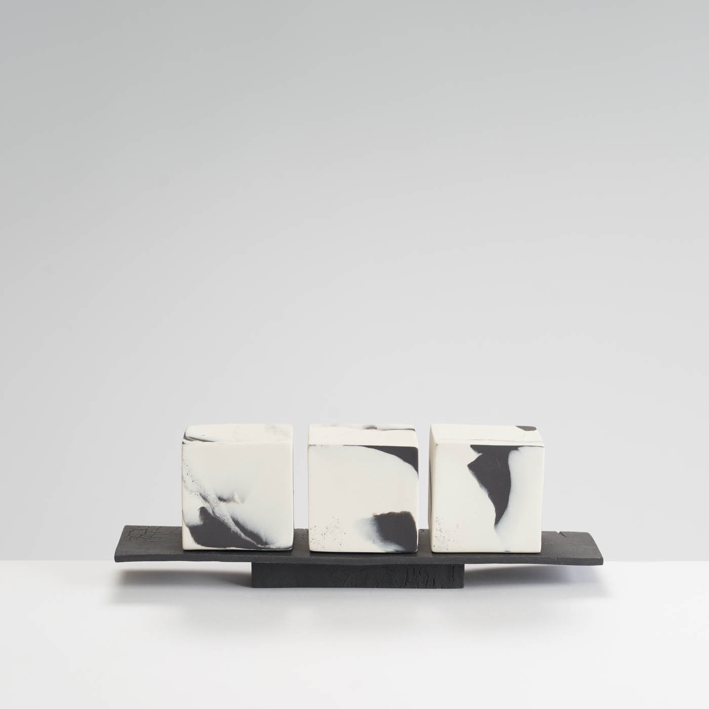 KC532Y96 3 Cubes on Plinth