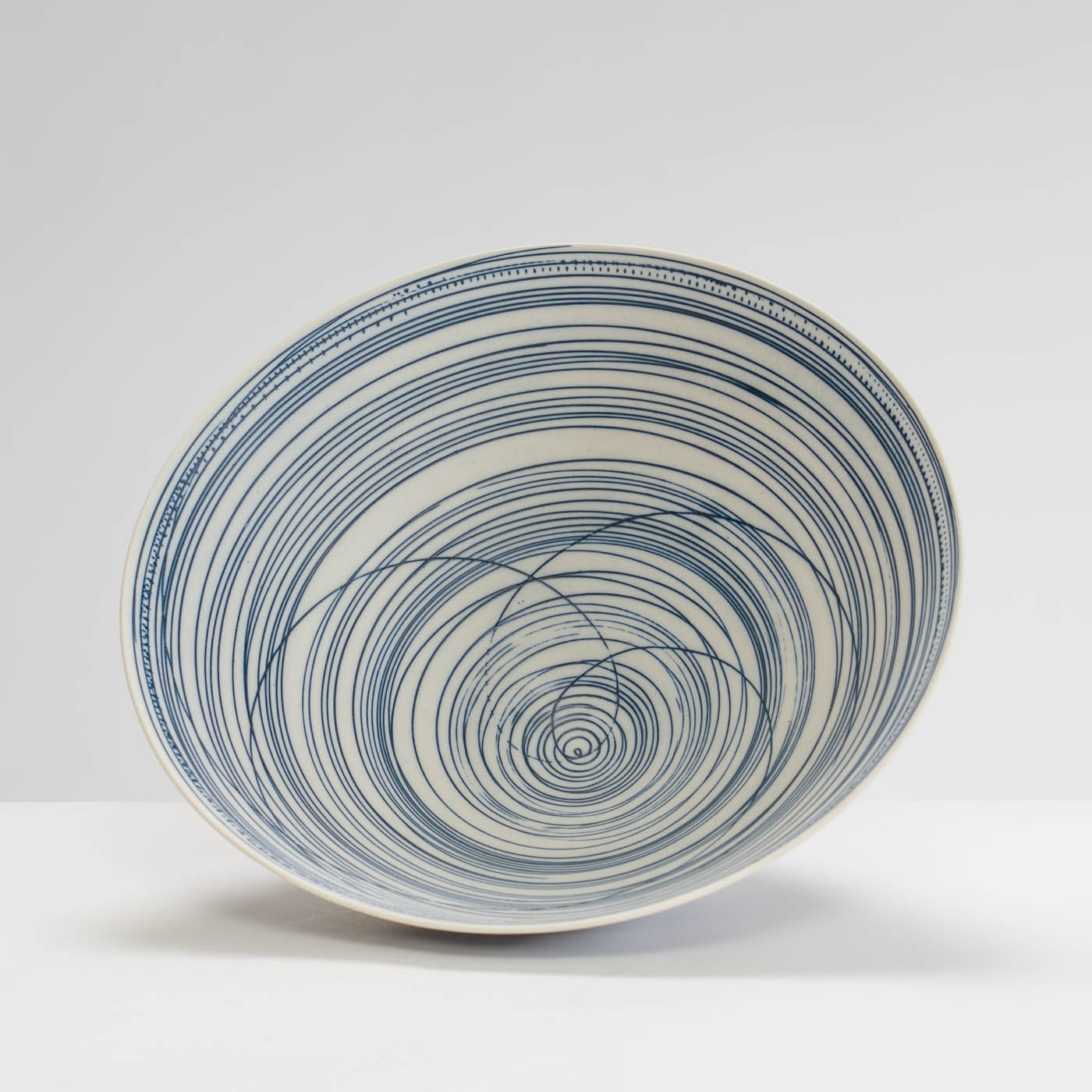 AT488Y535 Bowl Blue Lines