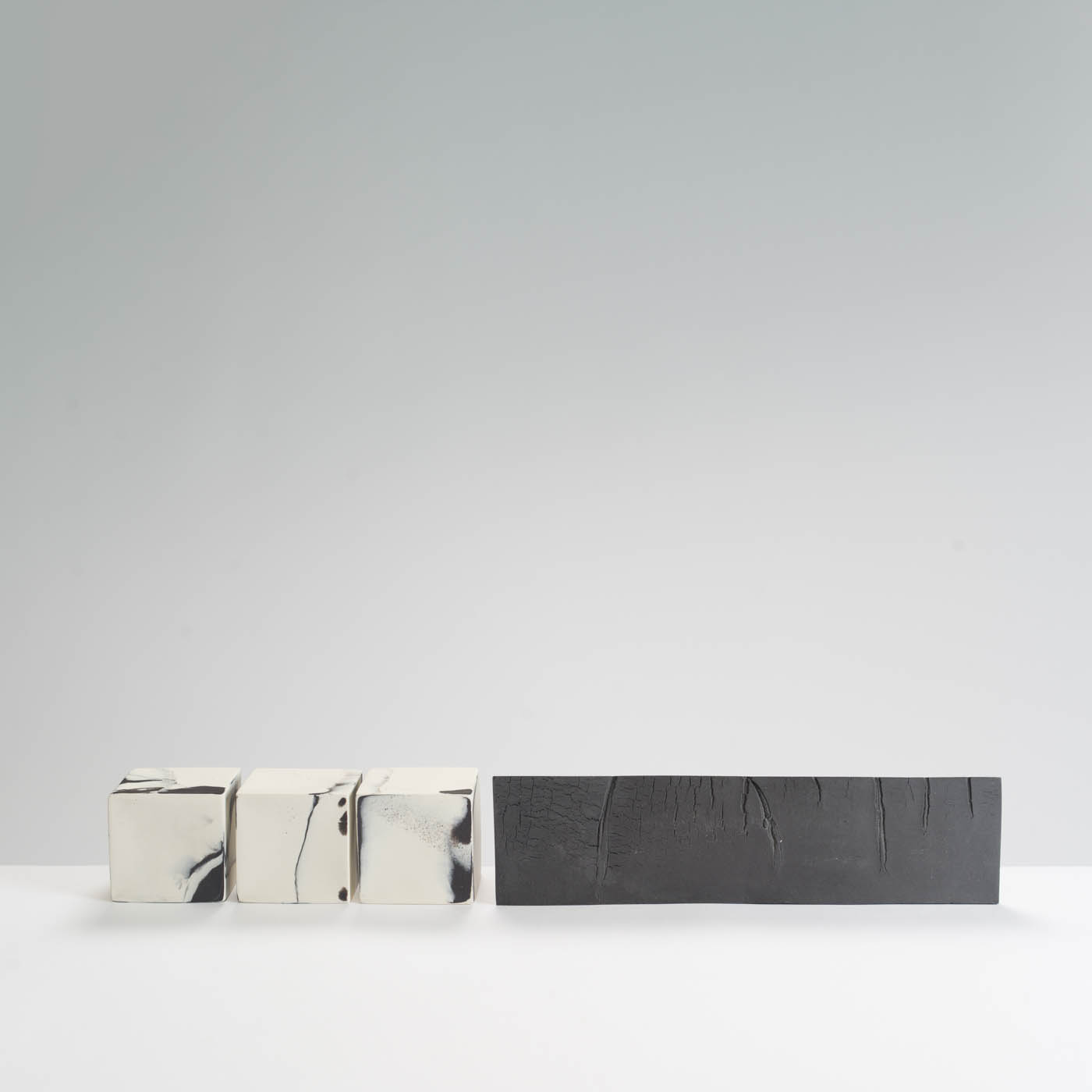 KC532Y96 3 Cubes on Plinth