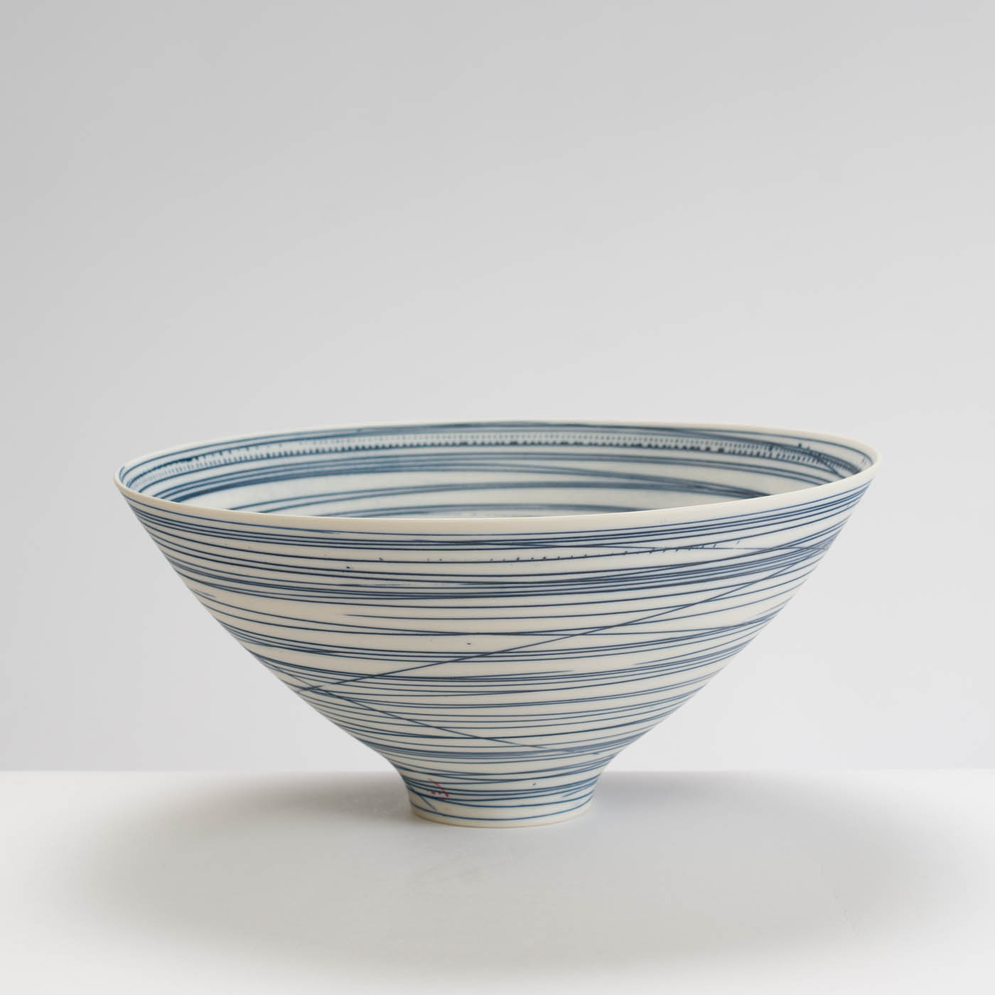 AT488Y535 Bowl Blue Lines