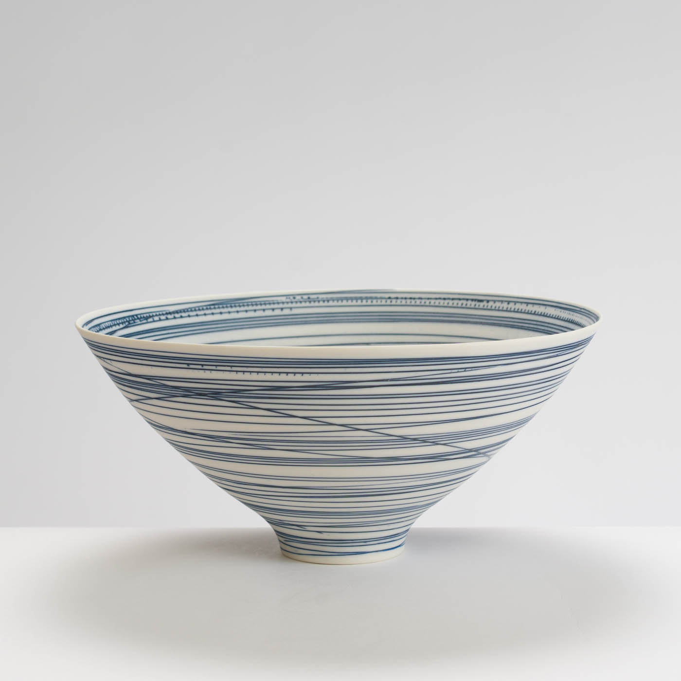 AT488Y535 Bowl Blue Lines