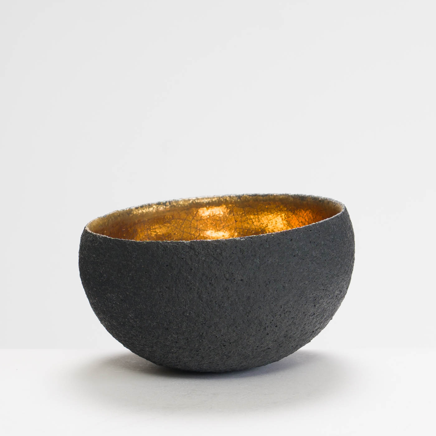 SF209Y959 Black/Gold Bowl Medium