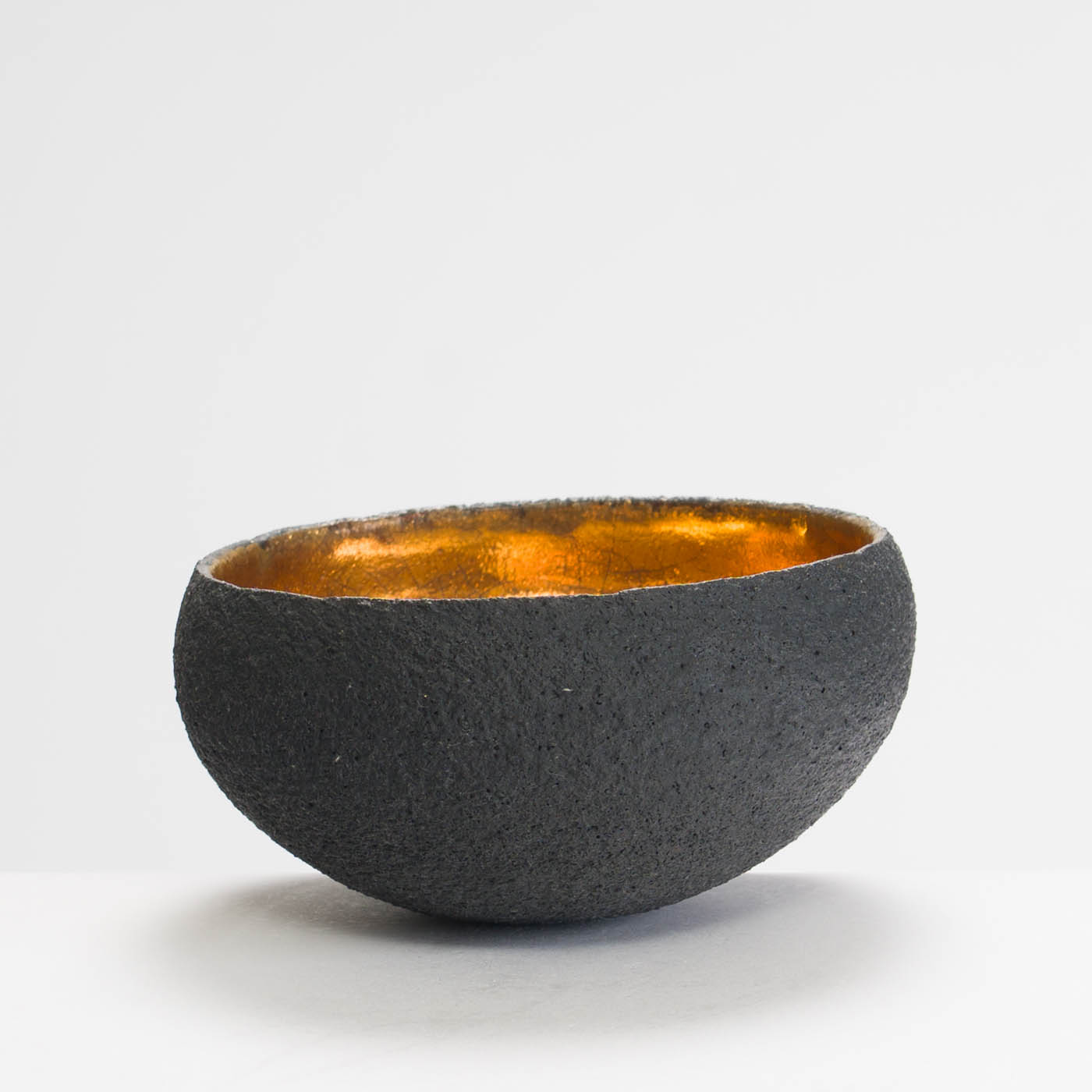 SF209Y957 Black/Gold Bowl Medium