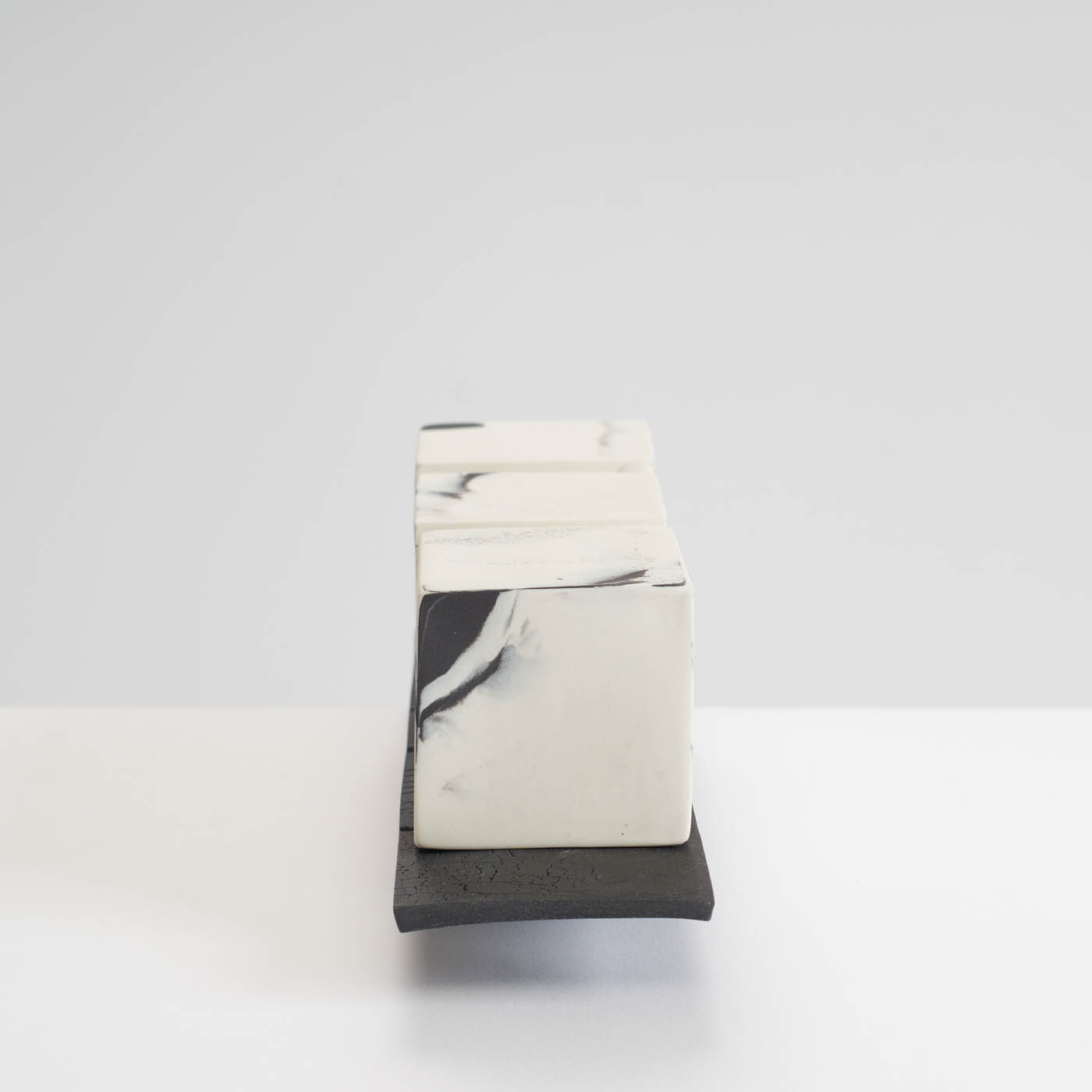 KC532Y96 3 Cubes on Plinth