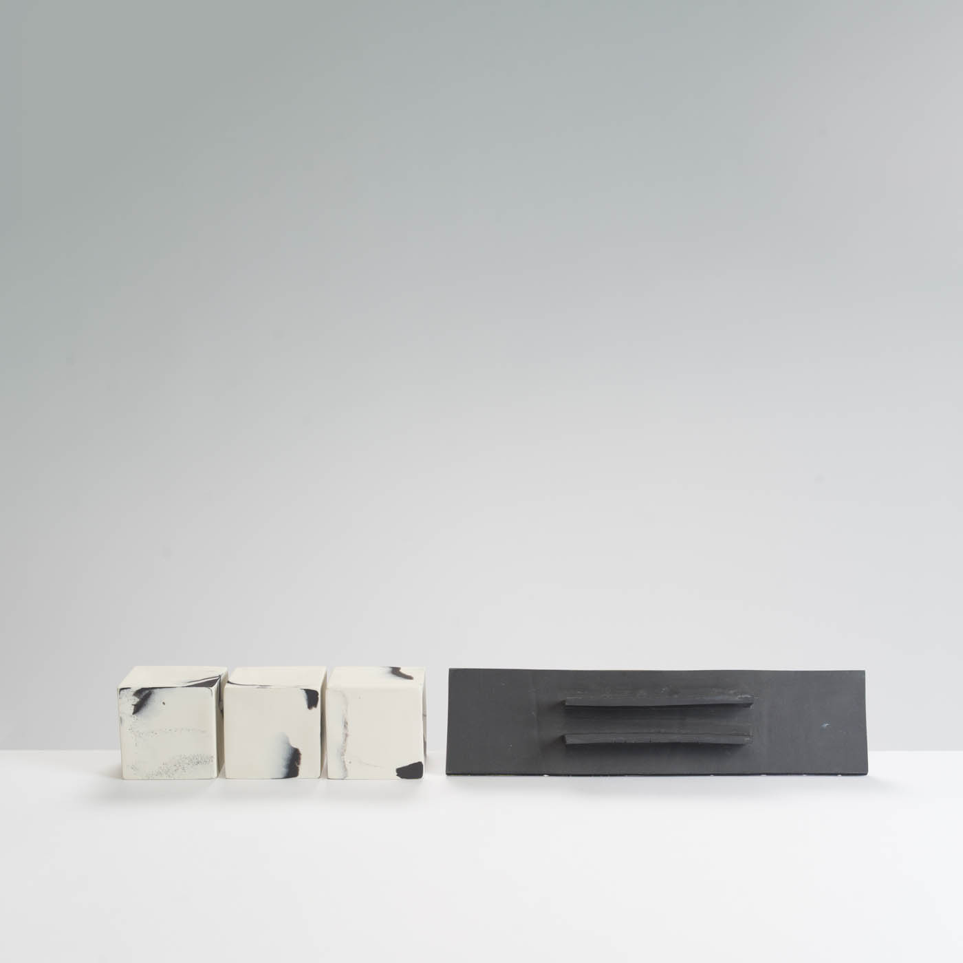 KC532Y96 3 Cubes on Plinth