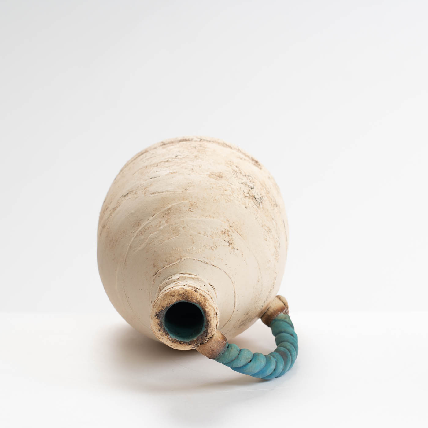 JK375Y288 Large Round Ballclay Vase