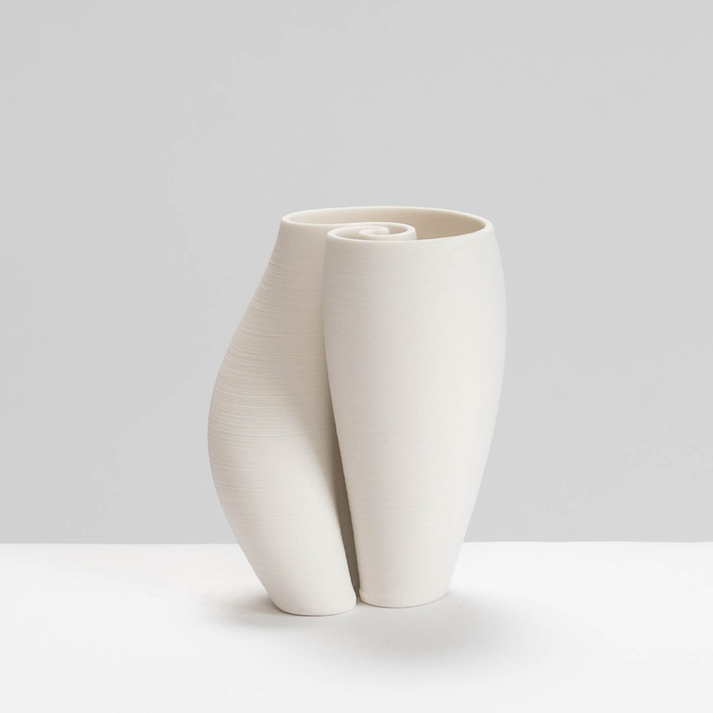 JH588Y37 Shell Vase