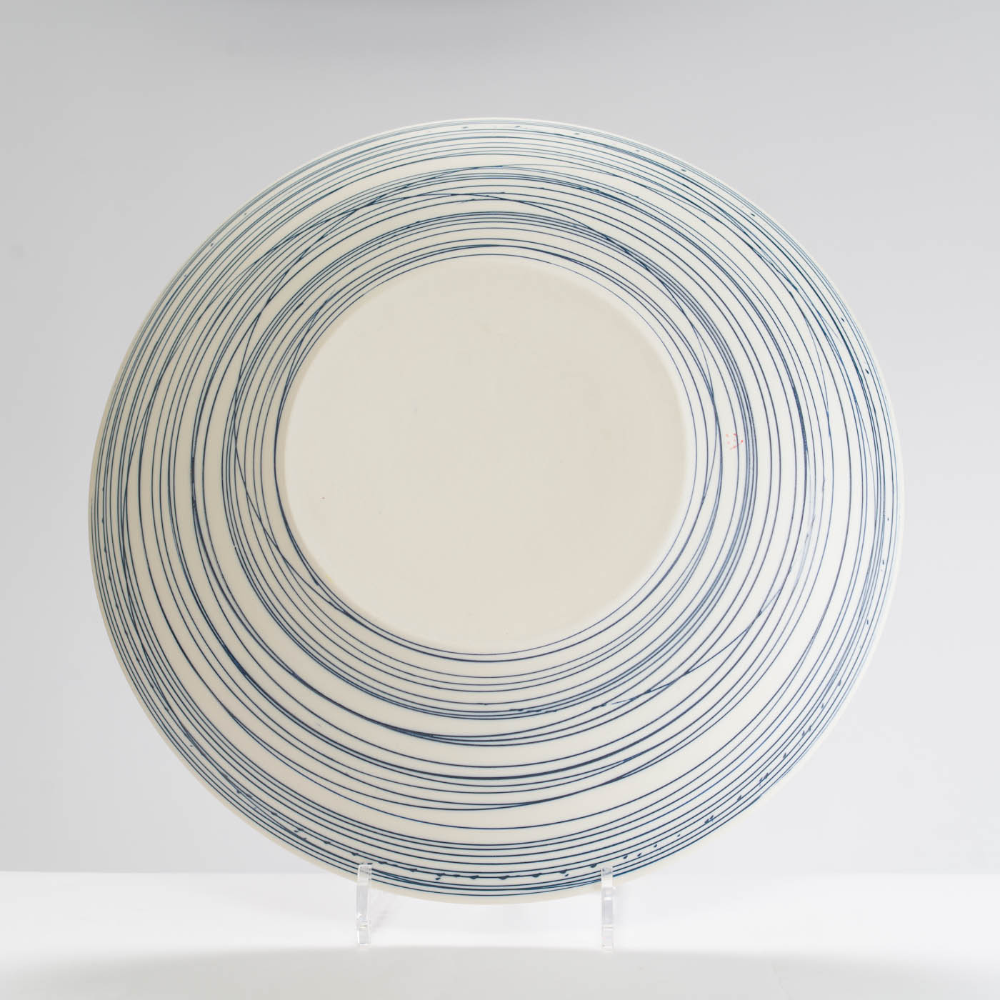 AT488Y536 Large Shallow Bowl Blue Lines
