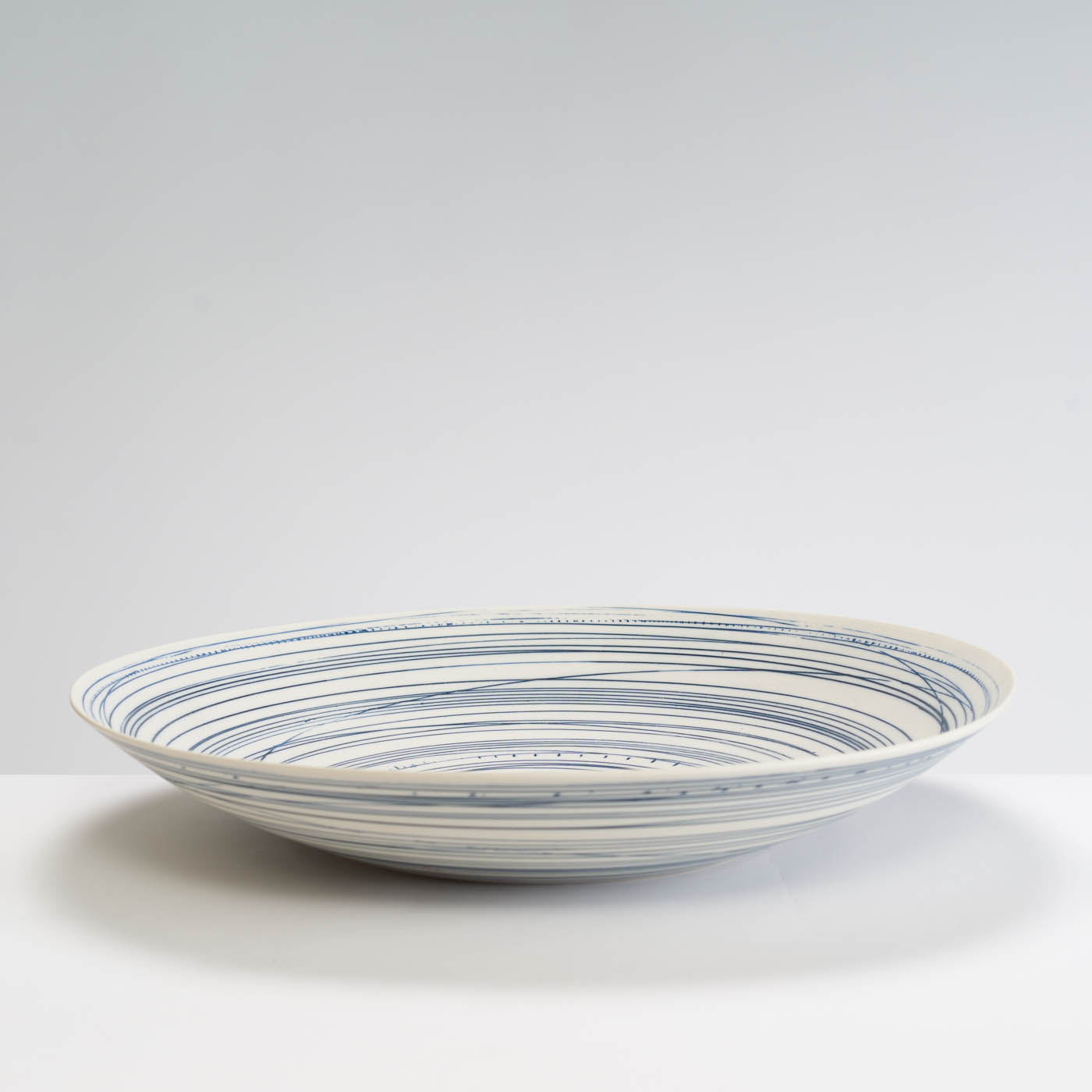AT488Y536 Large Shallow Bowl Blue Lines