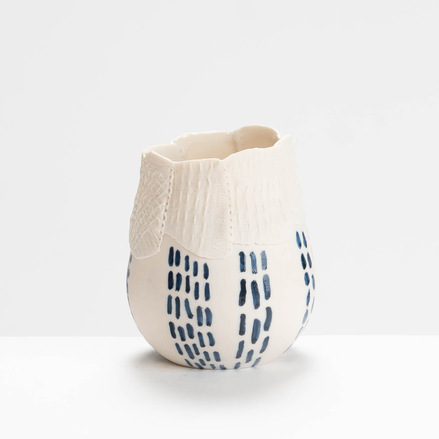 LC142Y348 Small Vessel with Textured Collar