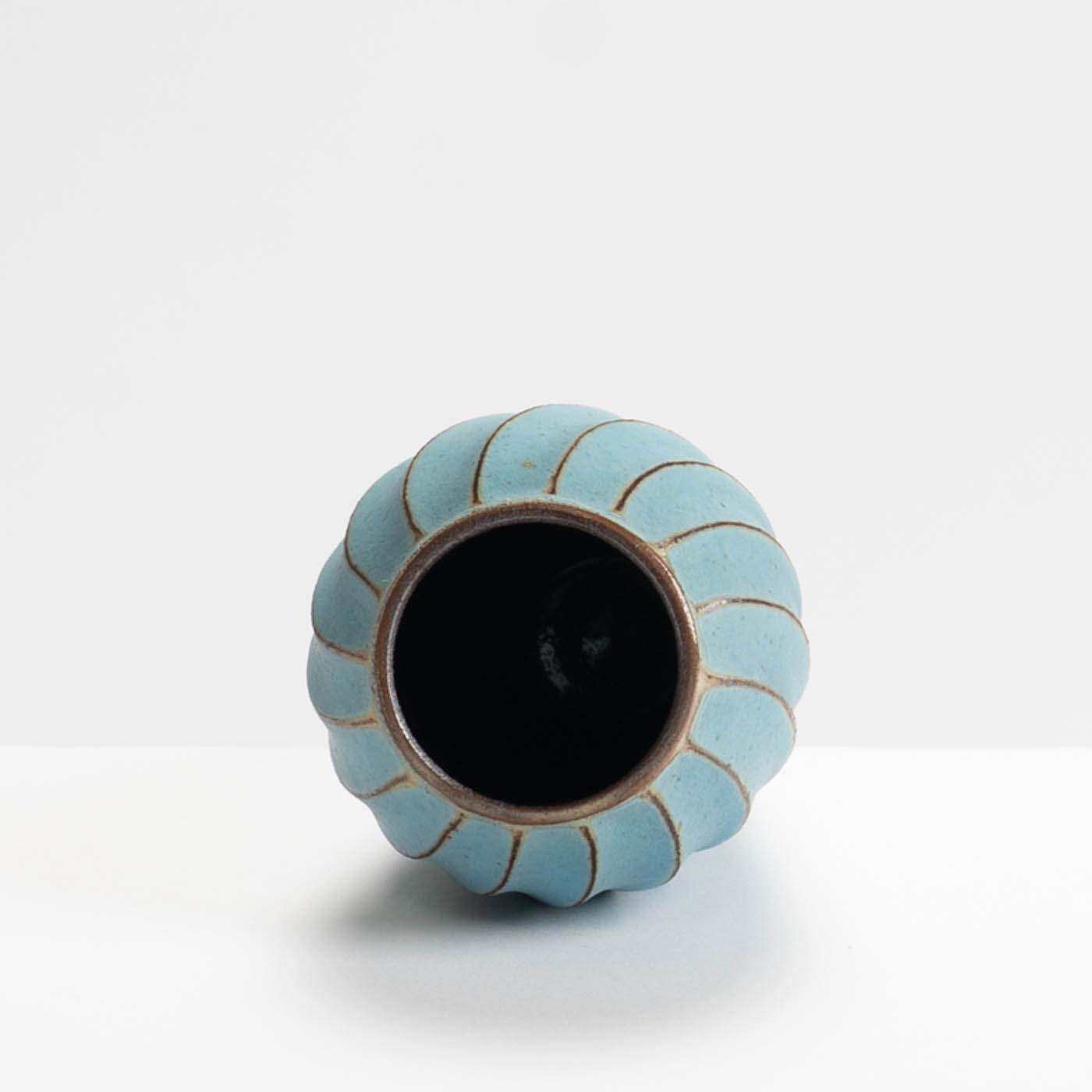 EM183Y952 Mini Twist Faceted Vase