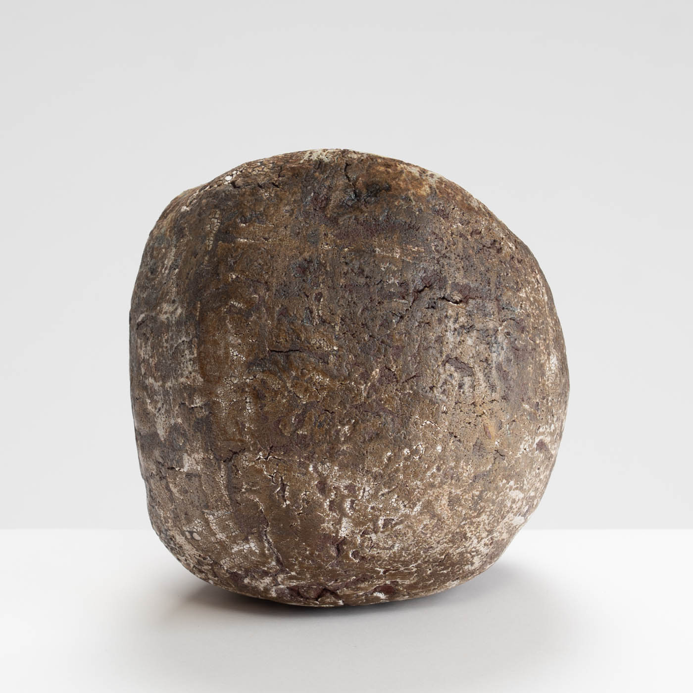 LB556Y145 Enclosed Rock Form